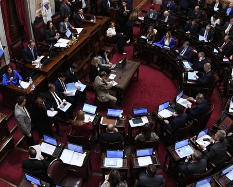 Senate: Without its own quorum and with the third blocker at stake