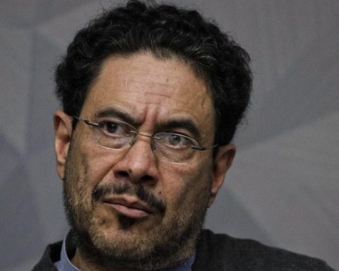 Senator Wilson Arias asks Iván Cepeda "that is postulated as a candidate of the historical pact"