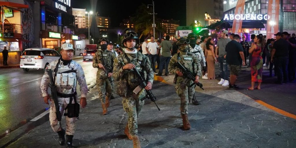 Sicarios Distributor Dresses Matan in Cancun to the leader of the CROC