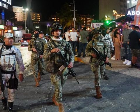 Sicarios Distributor Dresses Matan in Cancun to the leader of the CROC