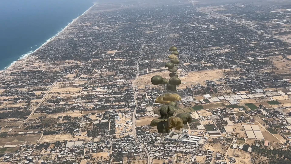 Spain launches 12 tons of food on Gaza and demands a high fire to Israel (+video)