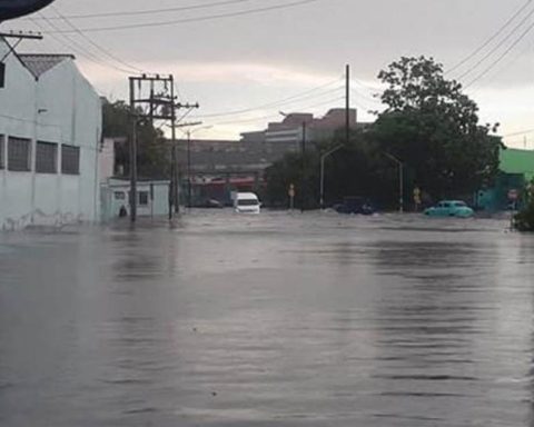 Strong floods and cuts of light in Havana after a flood of several hours