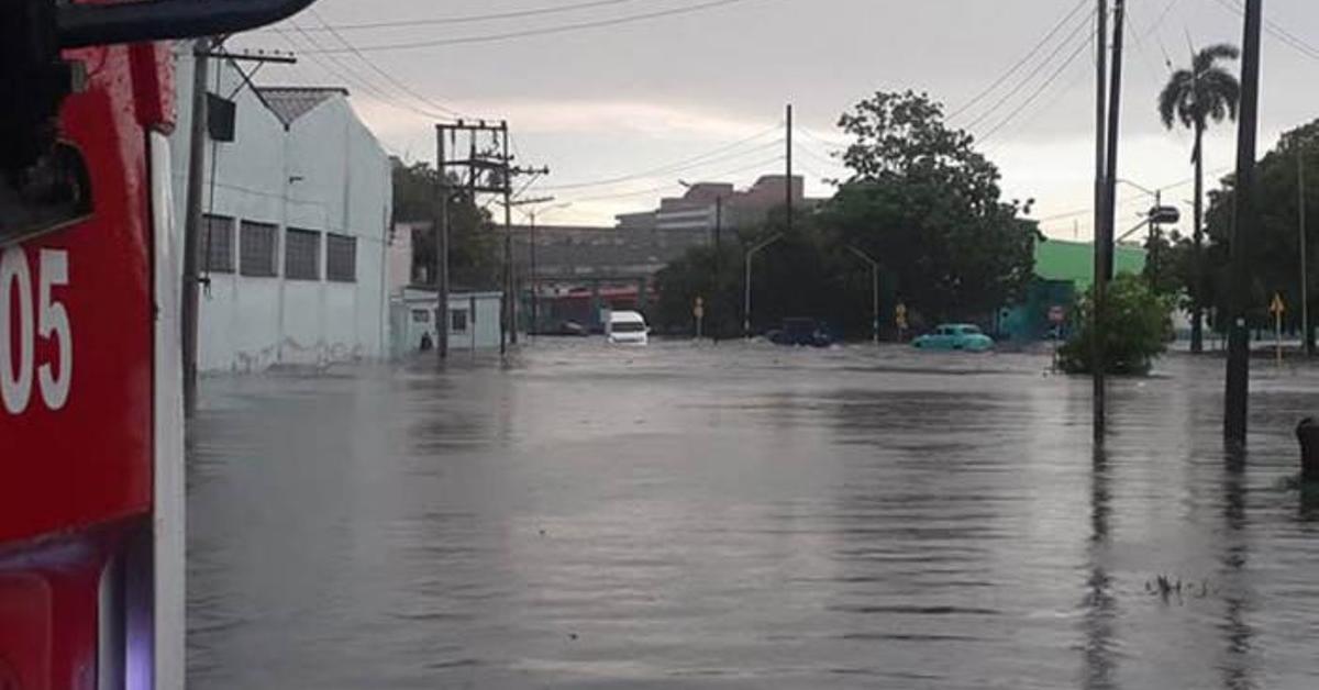 Strong floods and cuts of light in Havana after a flood of several hours