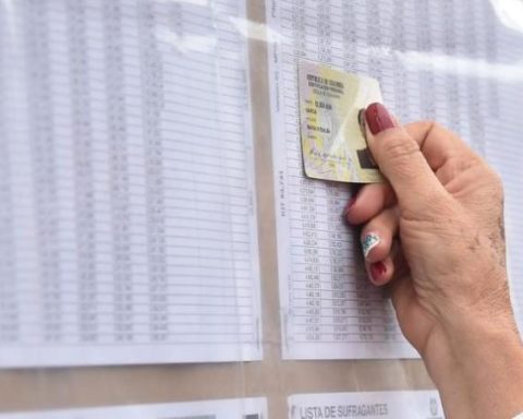 Suspicious: Attorney's Office Unusual Complaint of Certificates for Elections