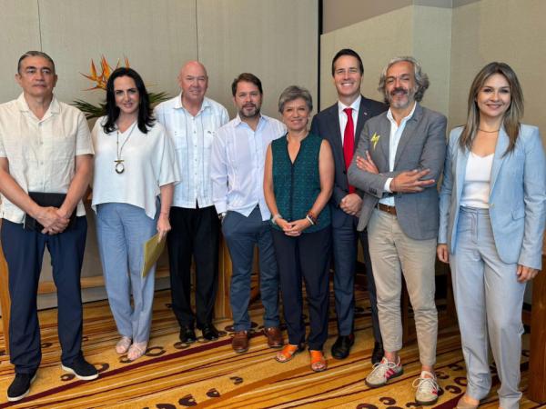 The 5 Colombian candidates who met with US congressmen.