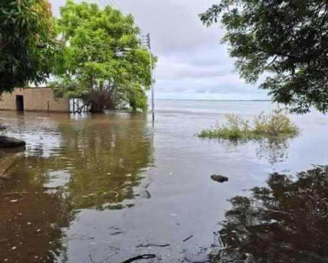 The Orinoco exceeds red alert level in Ciudad Bolívar