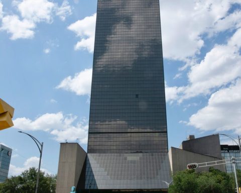 The SAT multiplies 6 the money controlled to large taxpayers