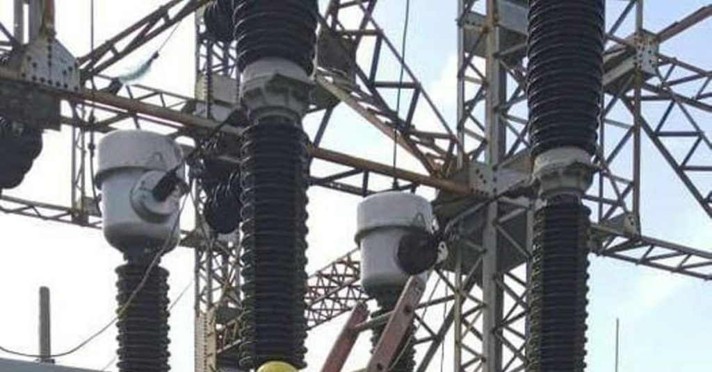 The breakdown of an electrical substation leaves Havana without light, hospitals included