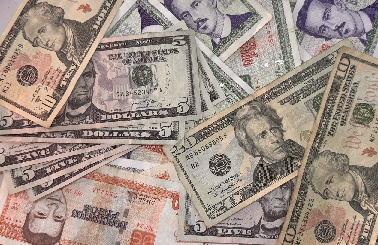 The dollar reaches an unprecedented maximum and reaches 400 pesos in the Cuban informal market