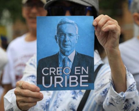 The doubts for which the Attorney General's Office asked to revoke conviction against Álvaro Uribe