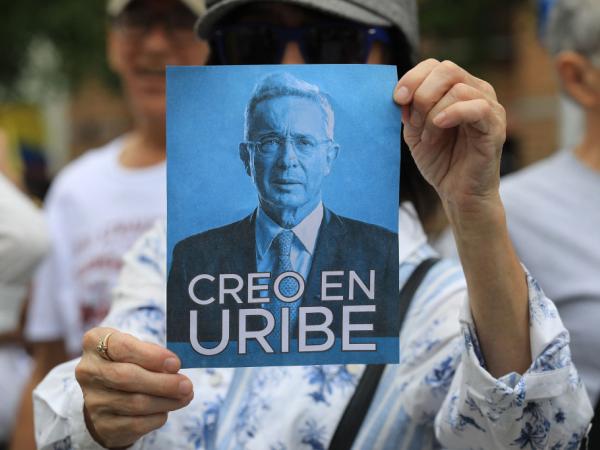 The doubts for which the Attorney General's Office asked to revoke conviction against Álvaro Uribe