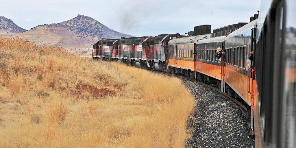 The first section of the Saltillo-Nuevo Laredo train interested three consortia