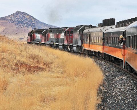 The first section of the Saltillo-Nuevo Laredo train interested three consortia