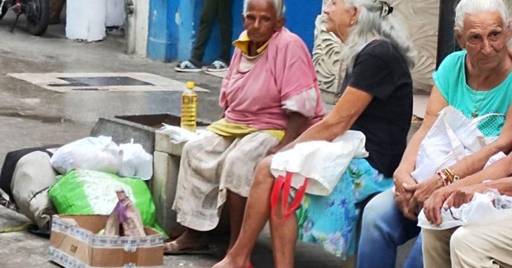 The rise in pensions is "nothing" for hunger that is the elderly in Cuba