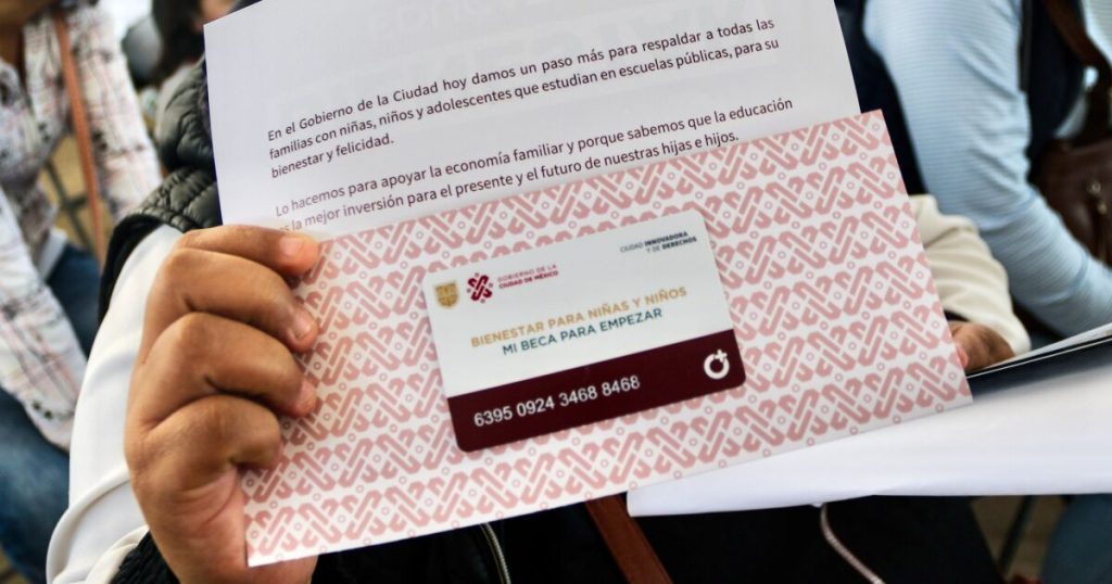 These are the requirements to collect the uniform and useful card on CDMX