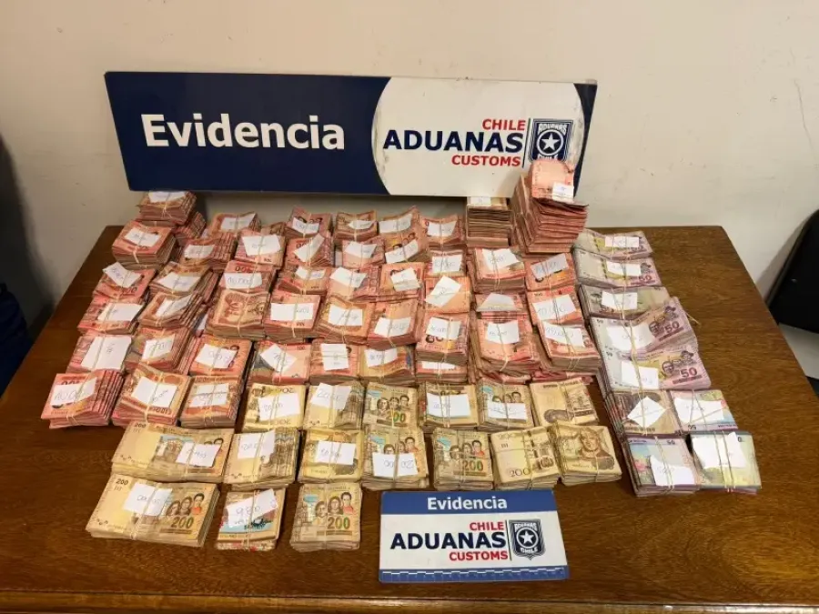 They arrest Bolivian with Bs 1.2 million and 51 credit cards on the border with Chile