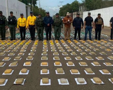 They arrested a man with 800 marijuana panels