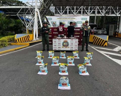 They catch 2 subjects who came from Colombia with 39 kilos of Tusi