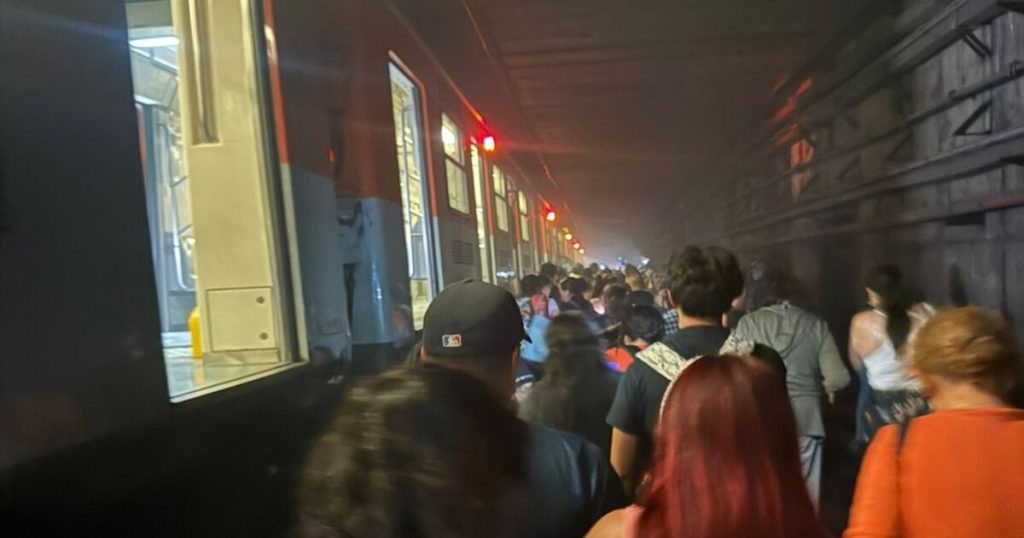 They evict CDMX Metro Line Users by the presence of smoke