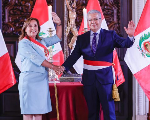 They relieve the head of the FF.AA. In full 24 fighter fleet acquisition process