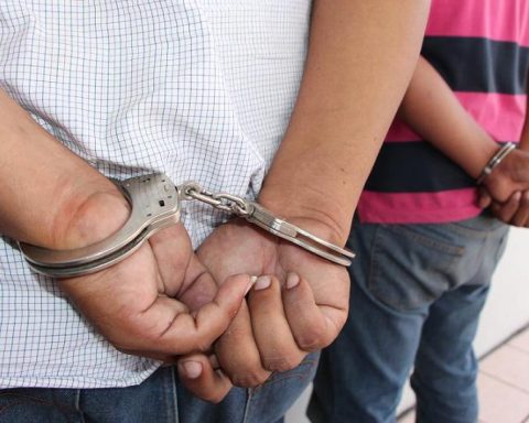 They rescue two kidnapped people and stop the intellectual authors