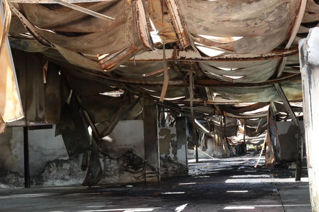 They will demolish ship that burned in the Merca Santo Domingo and will relocate those affected