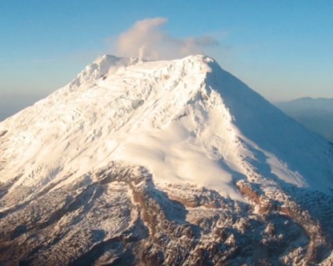 This is the highest volcano in Colombia and has the second largest glacier in the country