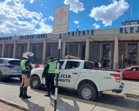 Three-year child active bomb alarm at Cusco Airport (Video-Fotos)
