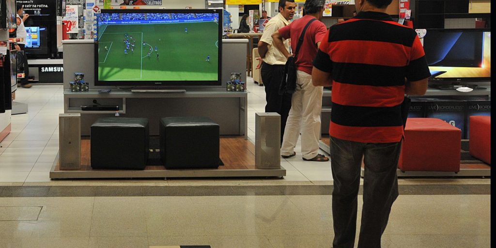 Trade sales retreat 0.1% in June, 3rd month followed by falling