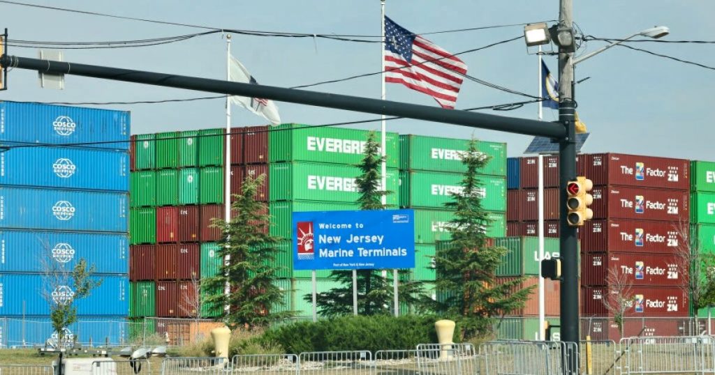 Trump signs decree that uploads tariffs to products from dozens of countries