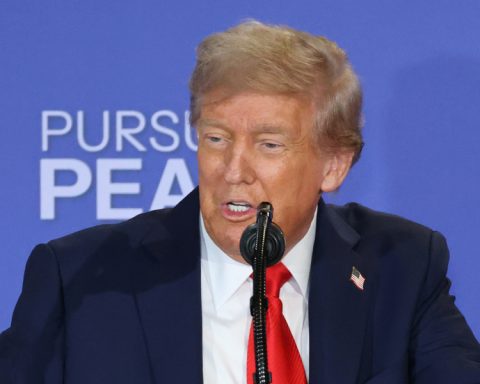 Trump's approval index falls to 38 %, reveals PEW Research Center survey