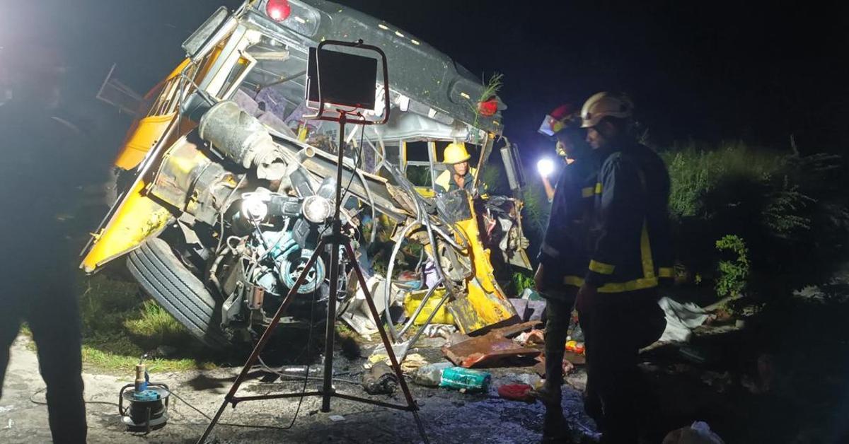 Two deceased and 27 injured in a bus accident in Granma