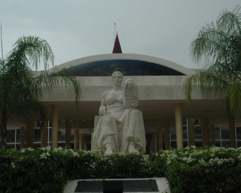 UASD ofrece 15% de aumento salarial a profesores: ¿cederá Faprouasd?