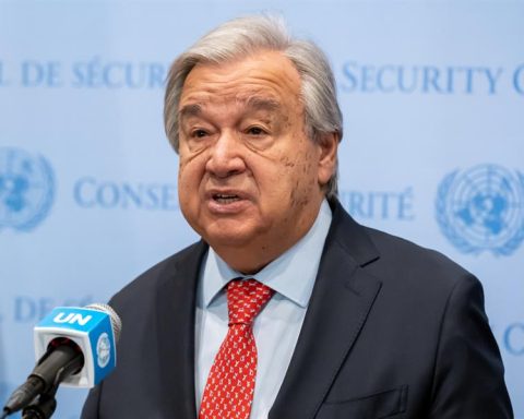 UN urges the US to solve differences with Venezuela by peaceful means
