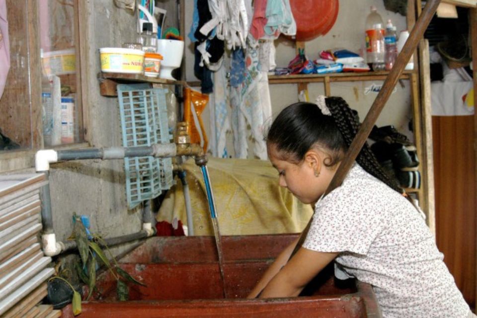 UNICEF: Girls dedicate seven hours more weekly to domestic work than children