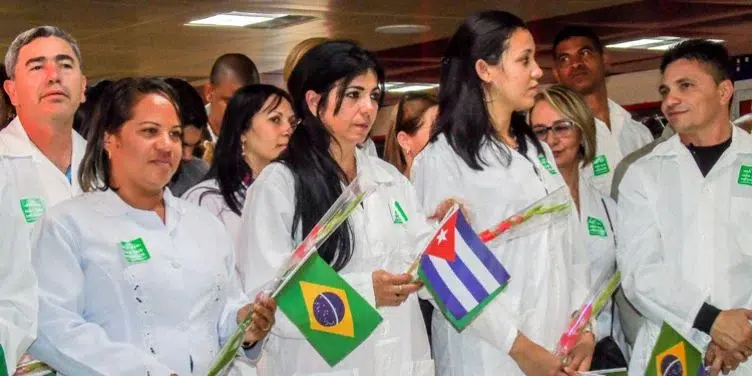 Profesionales cubanos de la salud que fueron parte del programa Mais Médicos