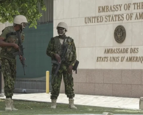 UU. Close the embassy in Haiti for several shootings