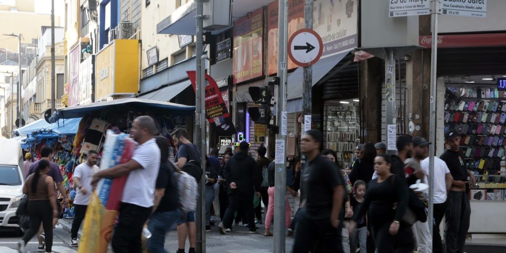 Unemployment falls in 18 states in the second quarter