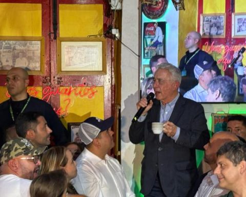 Upon his return to freedom, Uribe rejects binational economic zone with Venezuela