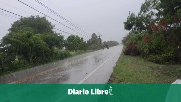 Ventarrón in San Juan demolishes nine electric posts