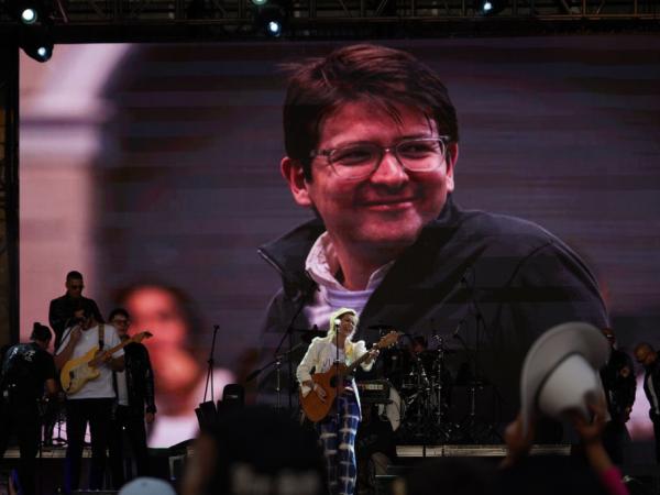 Walk of solidarity, in Bogotá, paid tribute to Miguel Uribe Turbay