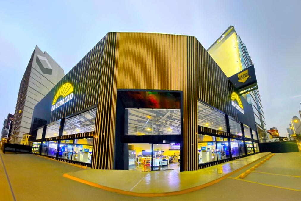 What changes in the renewed curacao store in San Isidro?