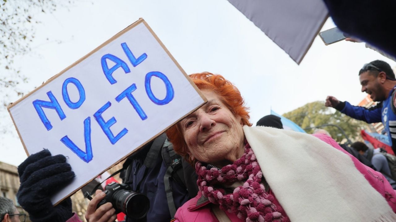 What does Javier Milei need to hold the vetoes