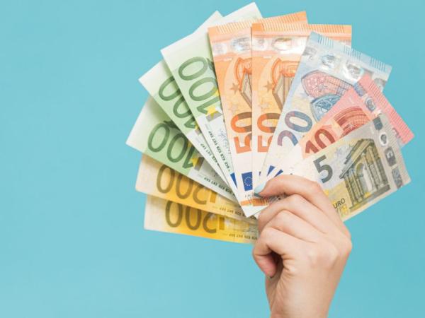 What has been the highest price of the euro in Colombia? This is the historical record