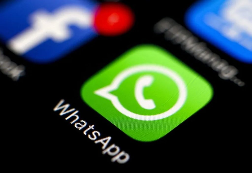 WhatsApp tests new functions with AI, more groups control and profile verification