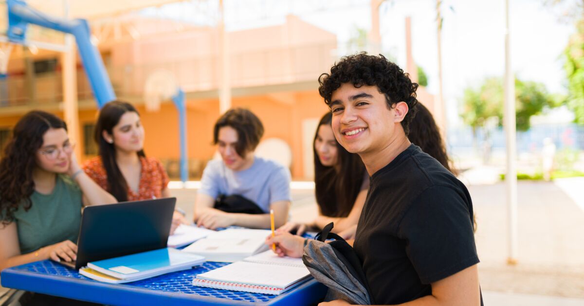 Young Mexicans: affected by unemployment and informality