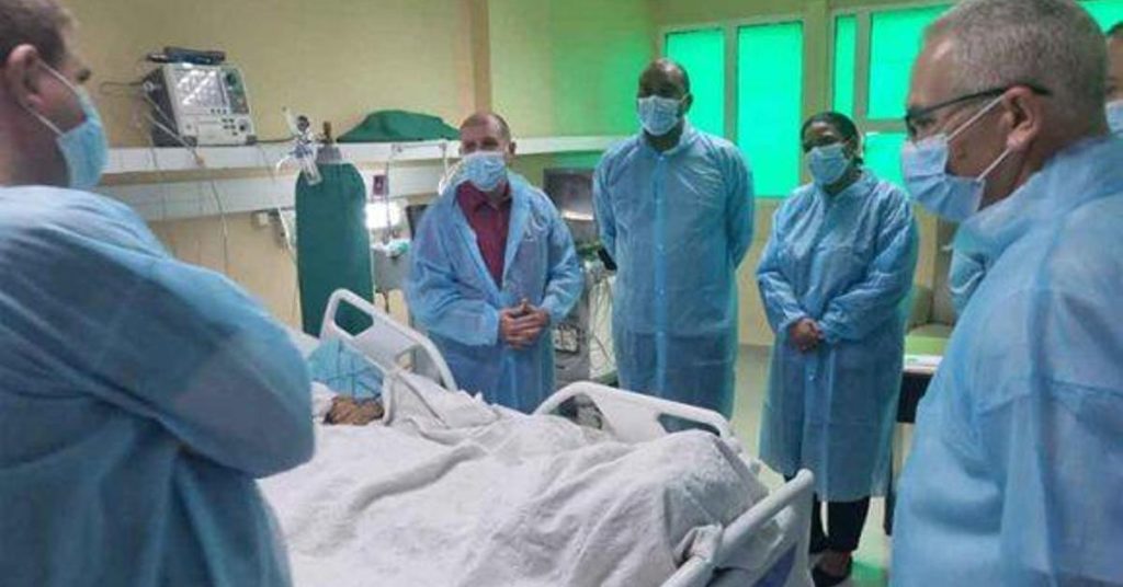 "We want dollars, not a plastic": The discomfort among Cuban doctors in Angola grows