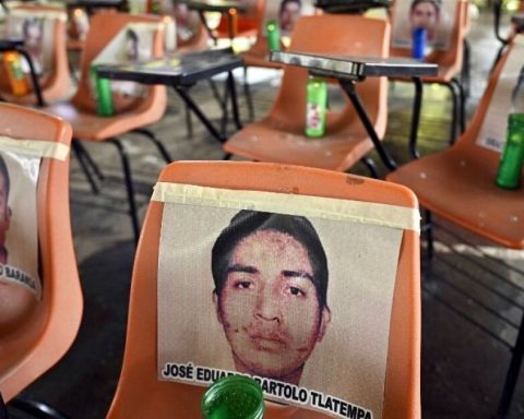 11 years later, Ayotzinapa families demand accounts from Army for 43