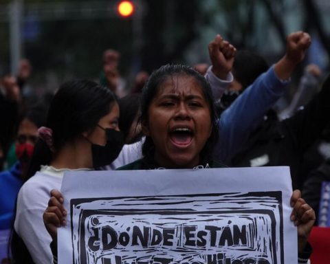 11 years of disappearance of 43 normalistas, they summon marching by Ayotzinapa