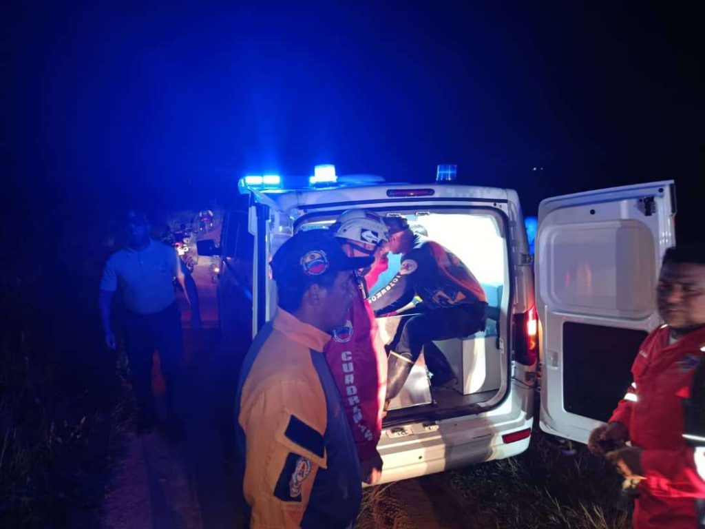 16 people trapped after river growing in Baralt rescue in Zulia